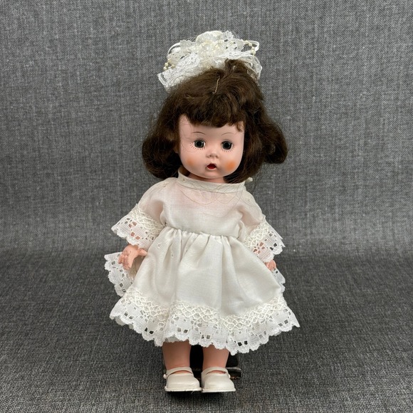Vintage R&B Vogue Doll White Dress Lace Trim Sleep Eyes 10" Bride Collectible - Picture 1 of 12
